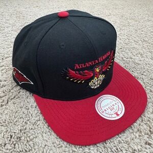 Atlanta Hawks Mitchell & Ness Hat Black/Red Snapback HW Classics Core Side Cap